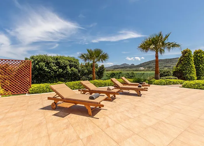 Gold Crest Home In Drapanias Beach, Nopigia
