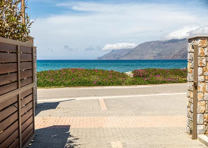 Gold Crest Home In Drapanias Beach, Nopigia