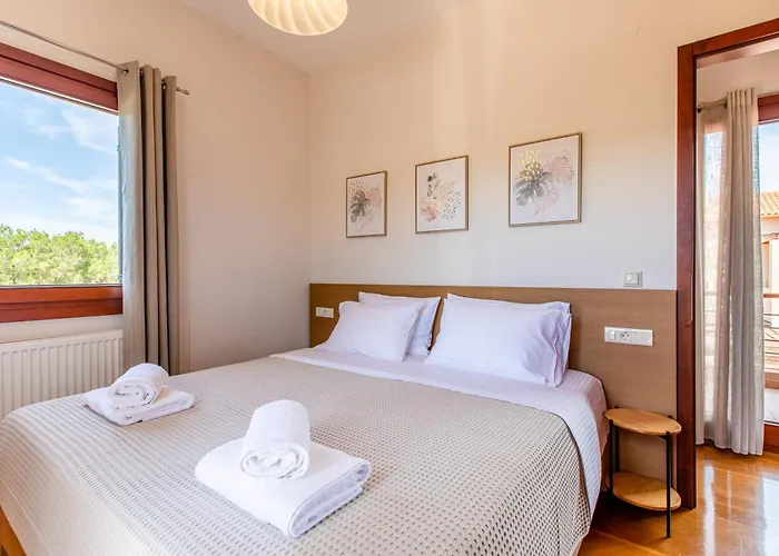Gold Crest Home In Drapanias Beach, Nopigia